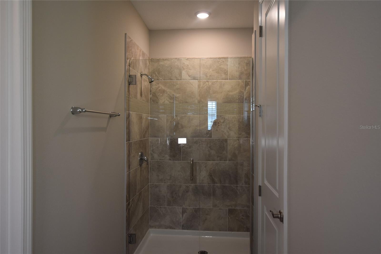 Image 18 of 27 For 7067 Carrickbend Lane