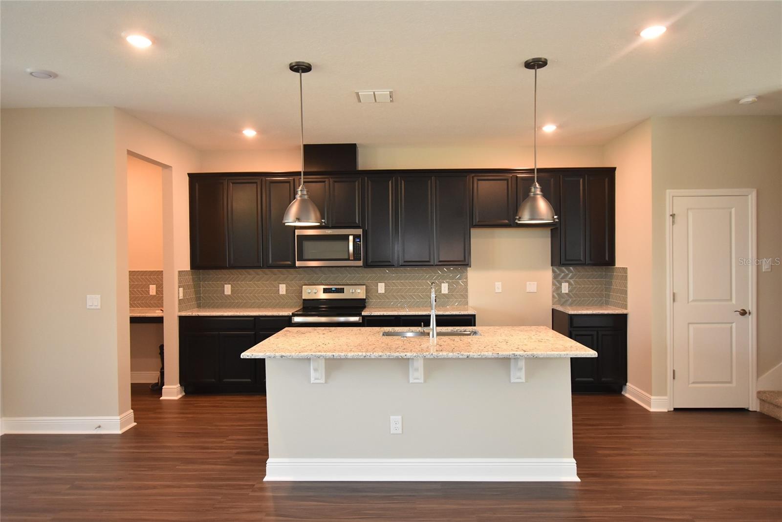 Image 2 of 27 For 7067 Carrickbend Lane