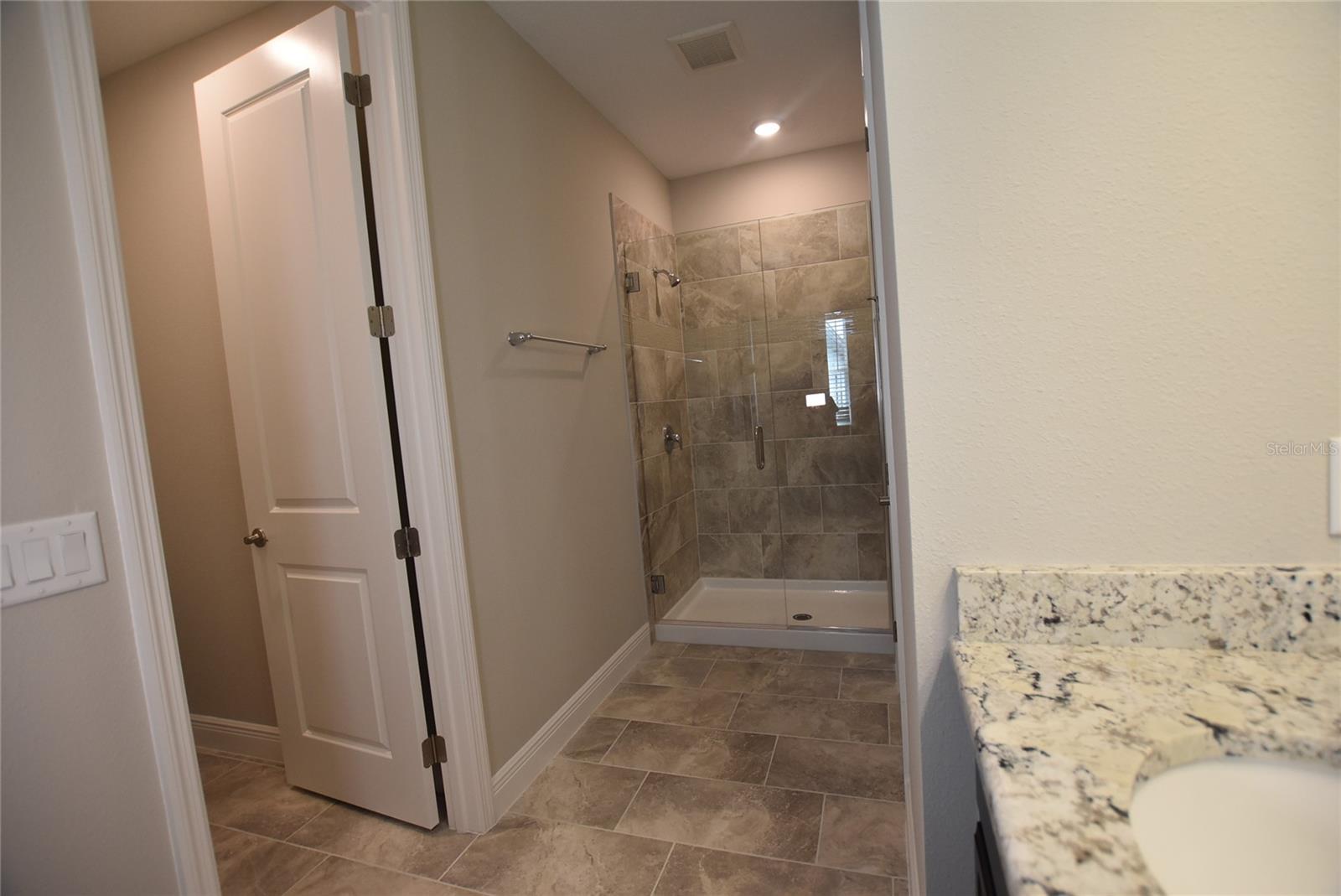 Image 20 of 27 For 7067 Carrickbend Lane