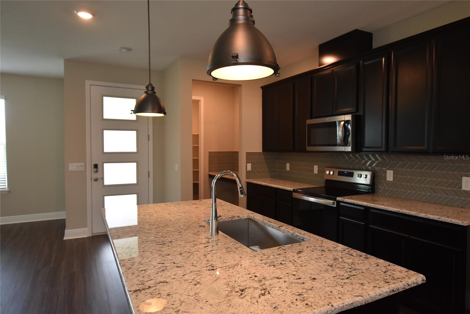 Image 4 of 27 For 7067 Carrickbend Lane