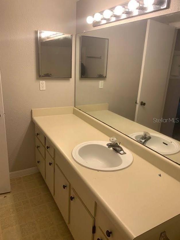 Image 14 of 21 For 4572 Commander Drive 1226