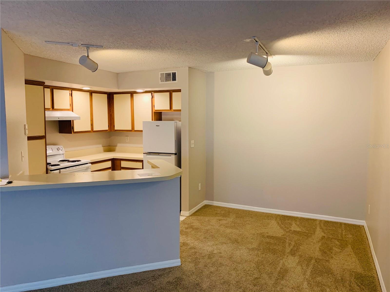 Image 4 of 21 For 4572 Commander Drive 1226