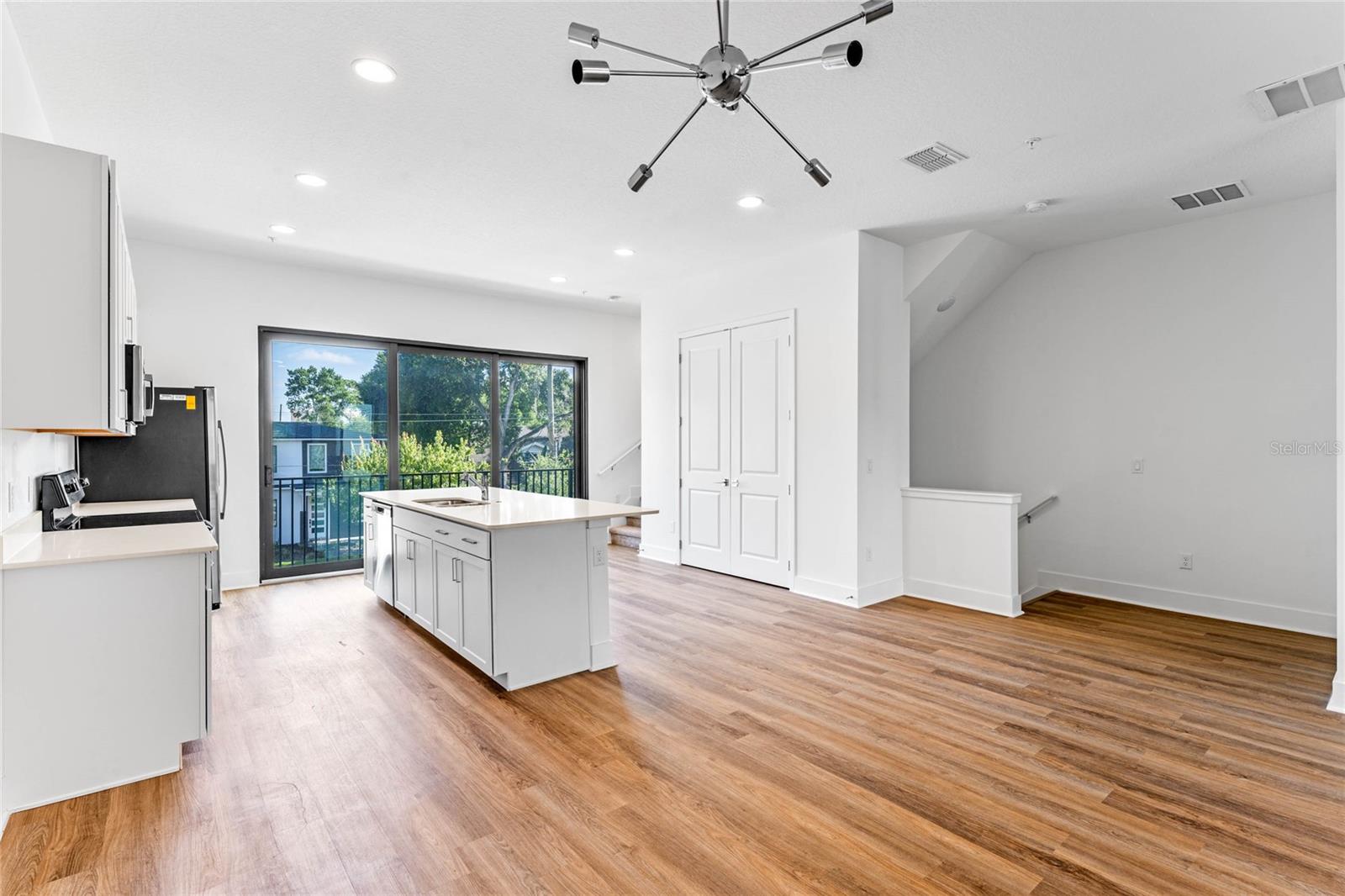 Image 11 of 30 For 42 Harding Street E