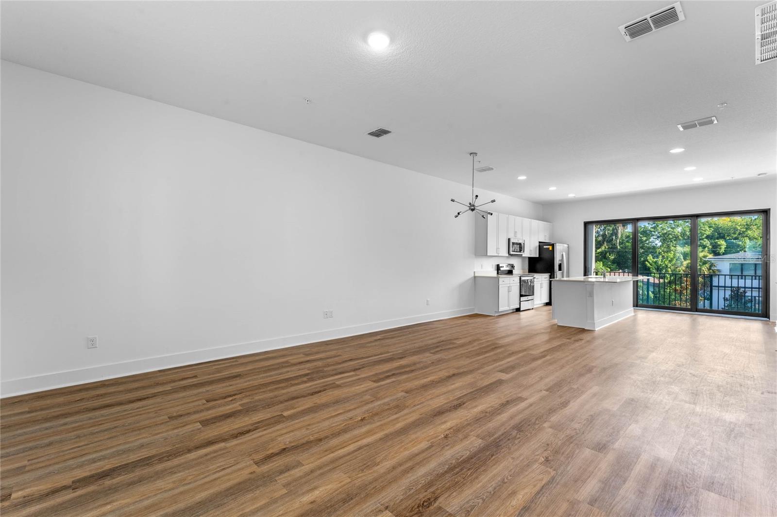 Image 15 of 30 For 42 Harding Street E