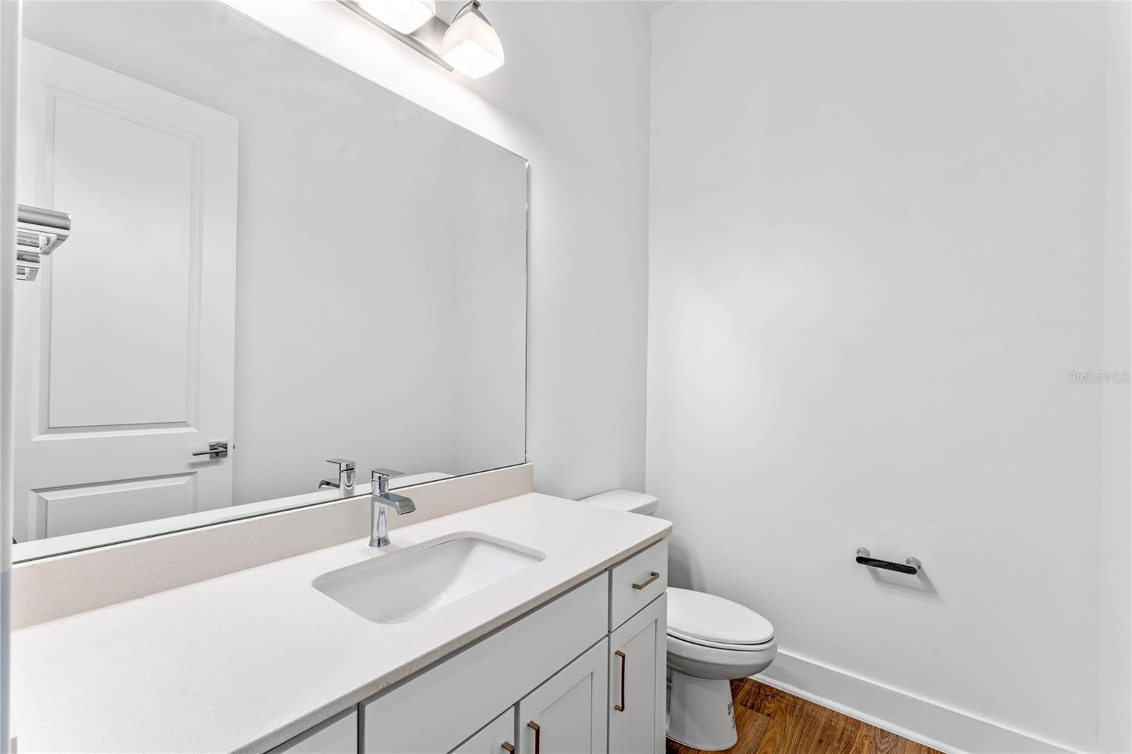 Image 16 of 30 For 42 Harding Street E
