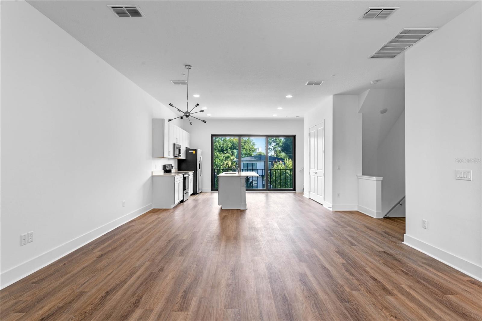 Image 18 of 30 For 42 Harding Street E