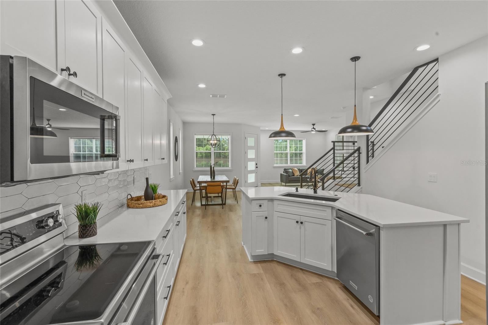Image 3 of 19 For 1002 Farmstead Street