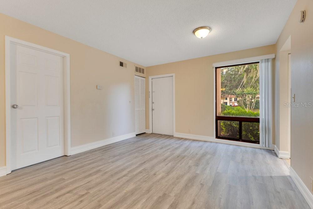 Image 2 of 20 For 419 Sheoah Boulevard 27
