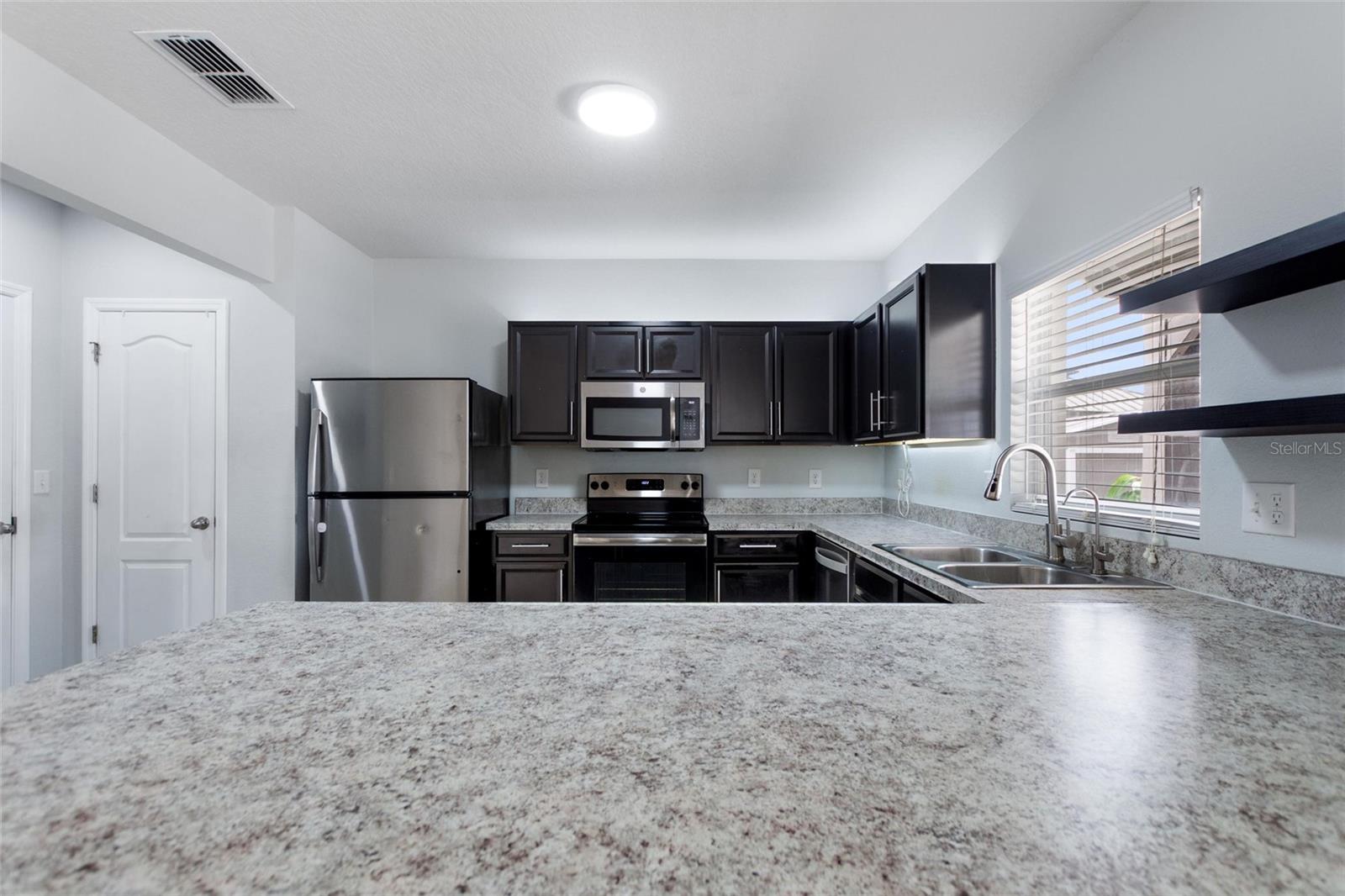 Image 17 of 74 For 372 Willet Street