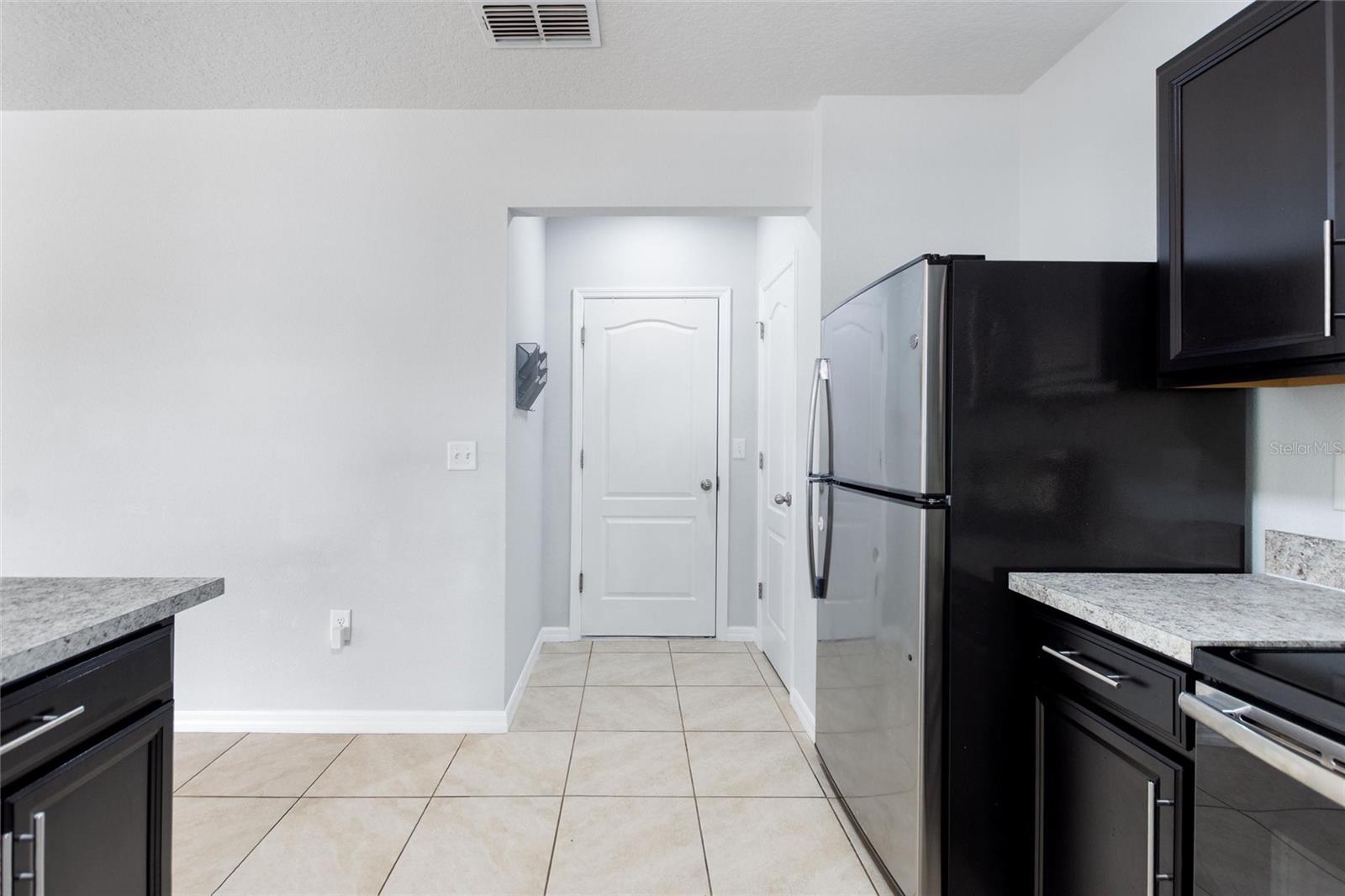 Image 18 of 74 For 372 Willet Street