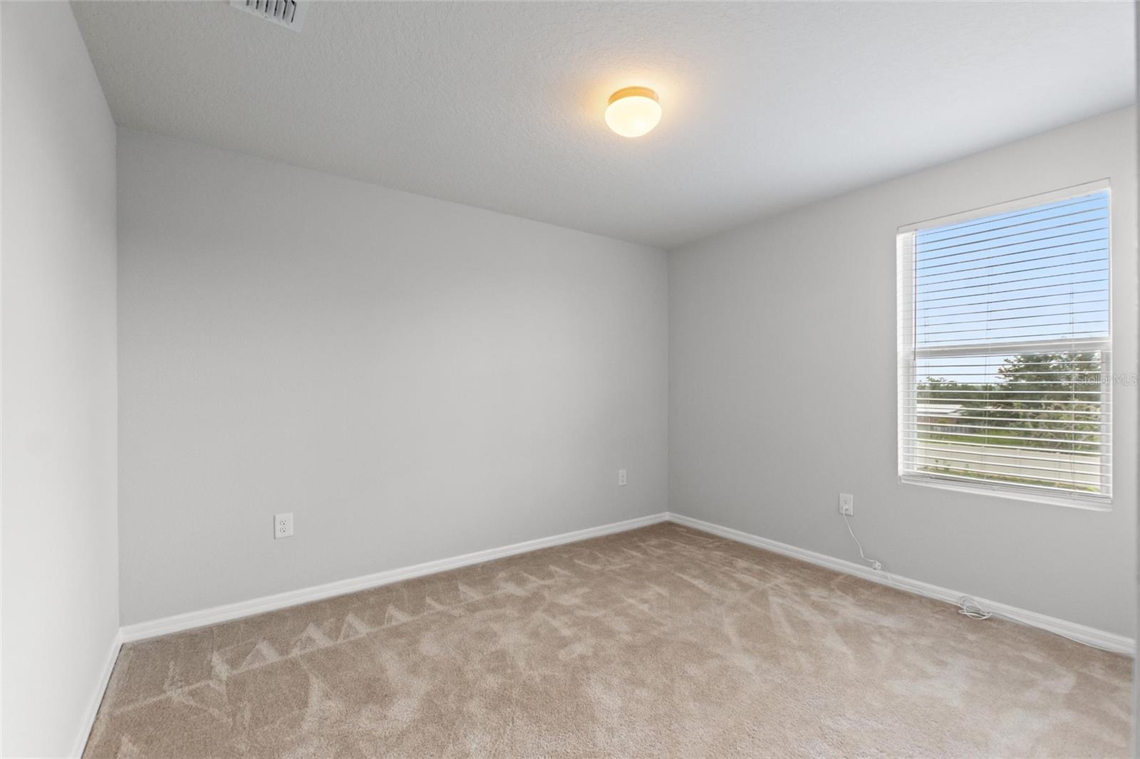 Image 34 of 74 For 372 Willet Street