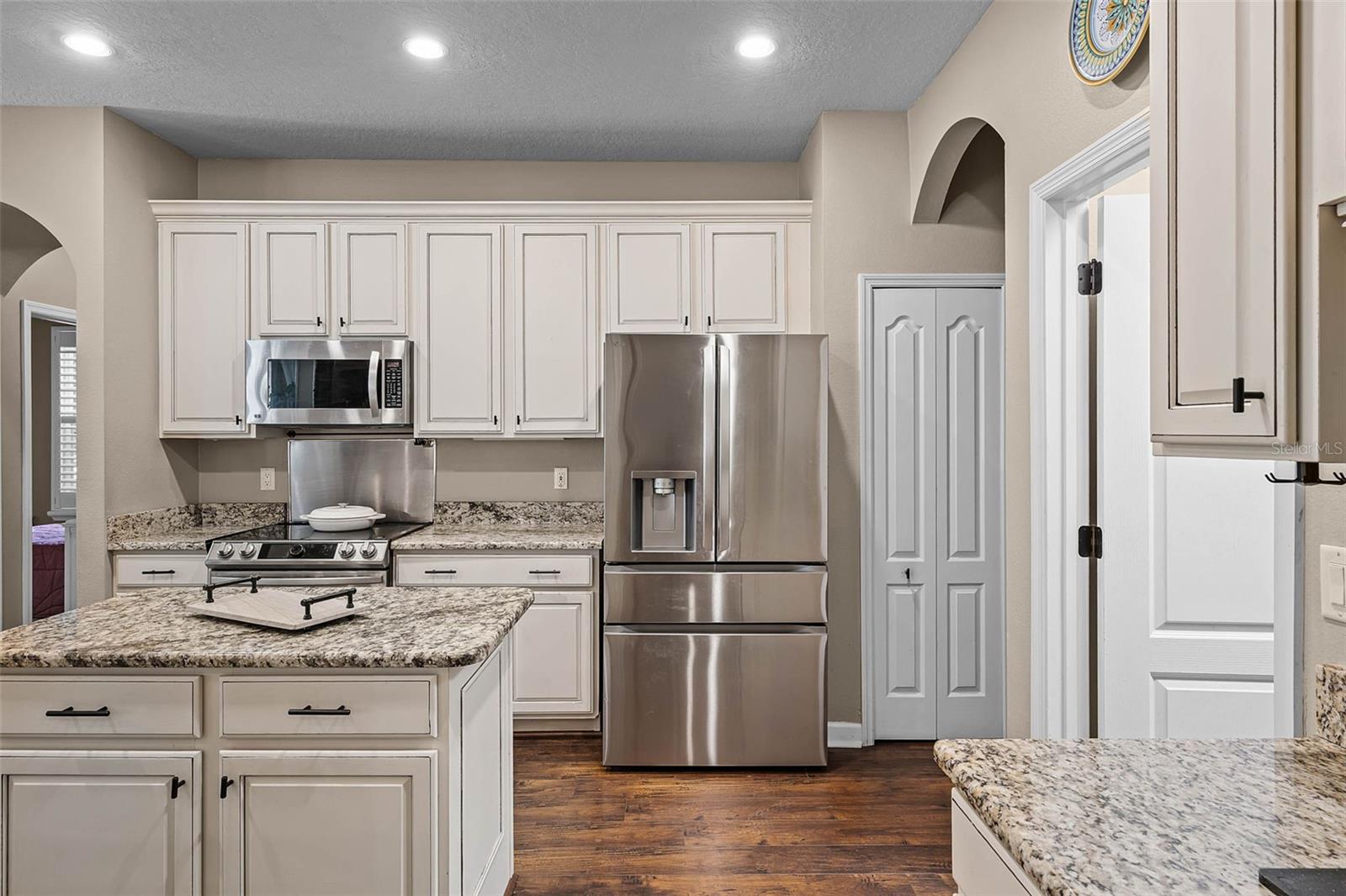 Image 14 of 56 For 162 Seville Chase Drive