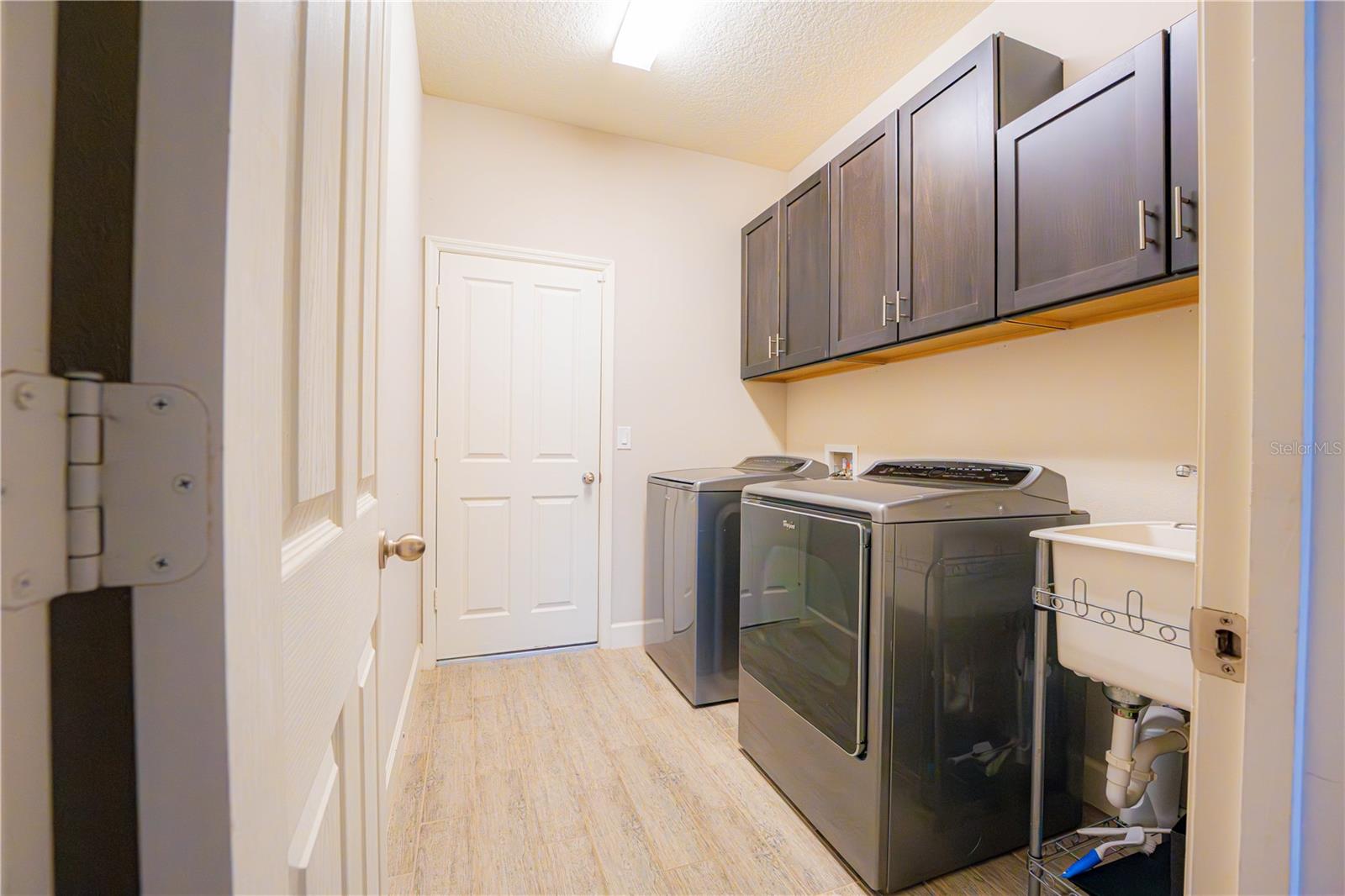 Image 31 of 57 For 8137 Pond Apple Drive