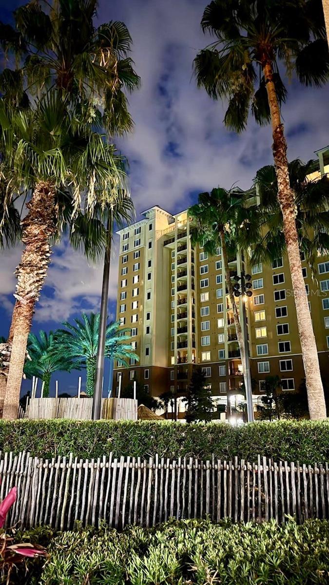 Image 10 of 13 For 8125 Resort Village Drive 5808