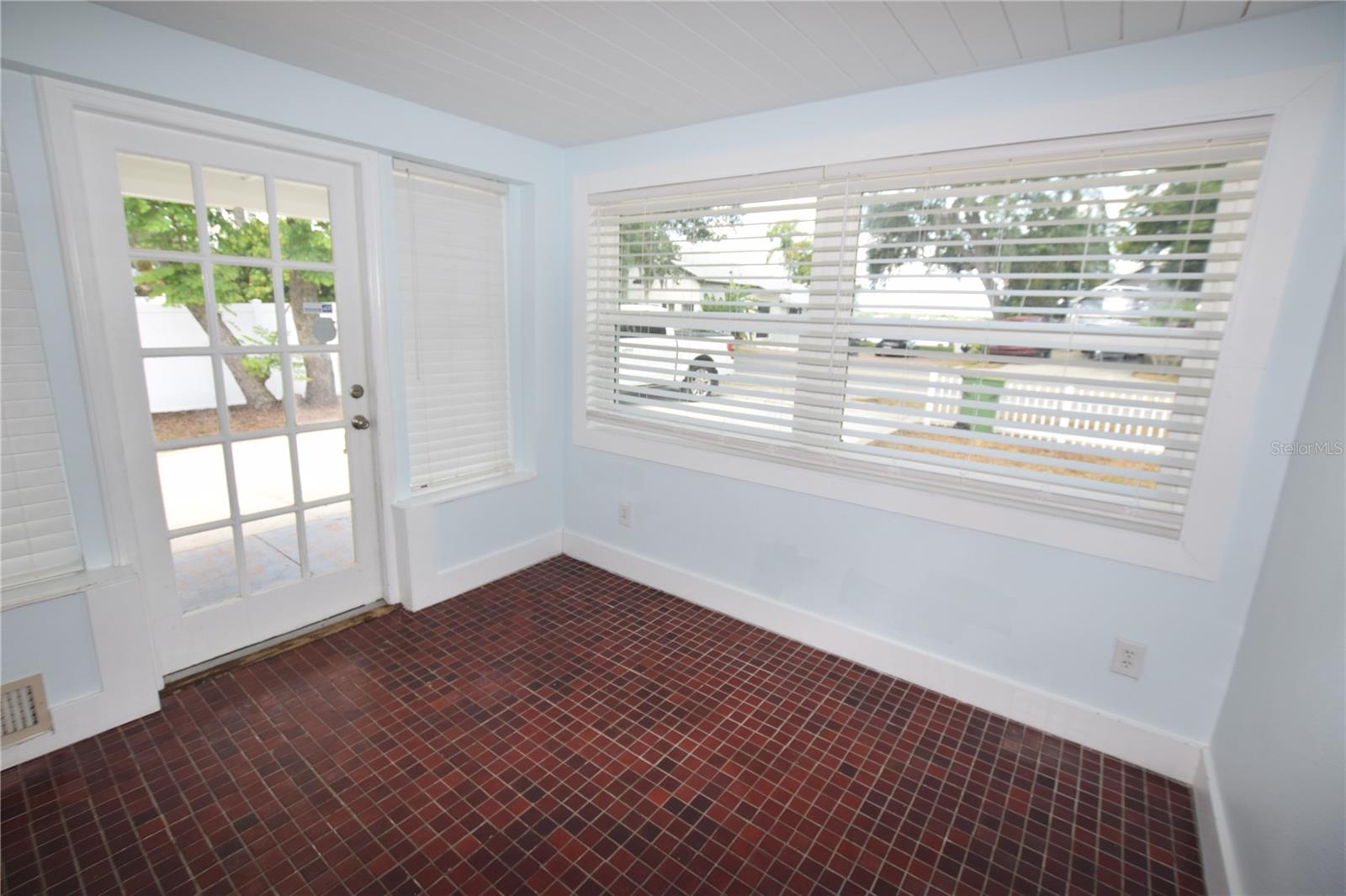 Image 7 of 29 For 2212 Hoffner Avenue