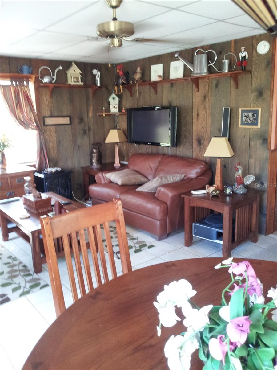 Listing photo id 8 for 5148 Cyril Drive