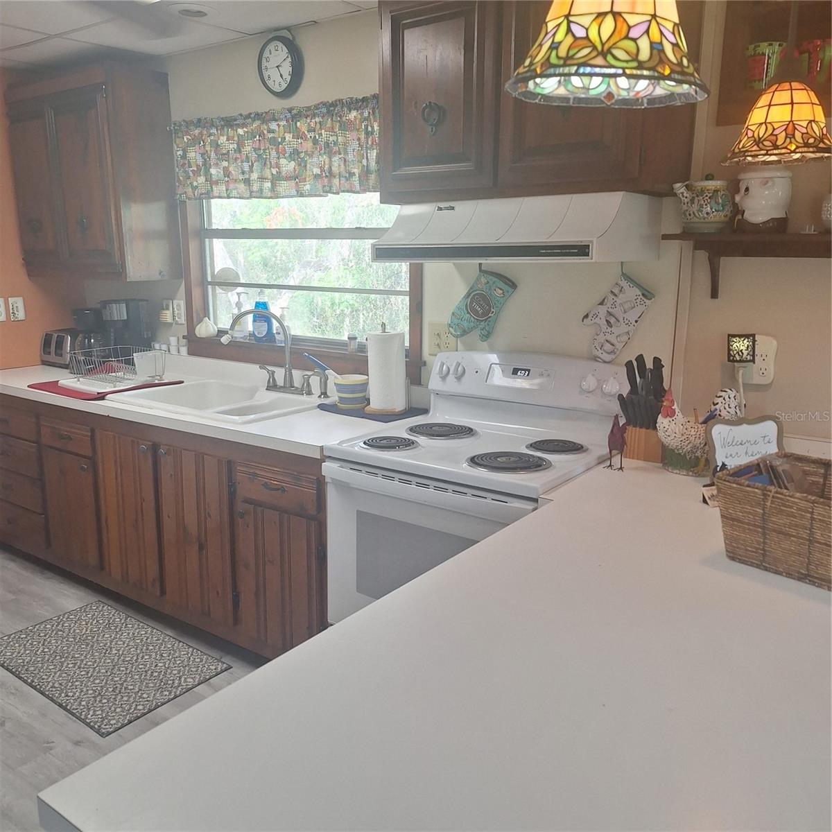 Listing photo id 12 for 5148 Cyril Drive