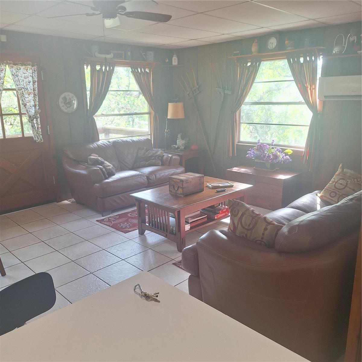 Listing photo id 14 for 5148 Cyril Drive