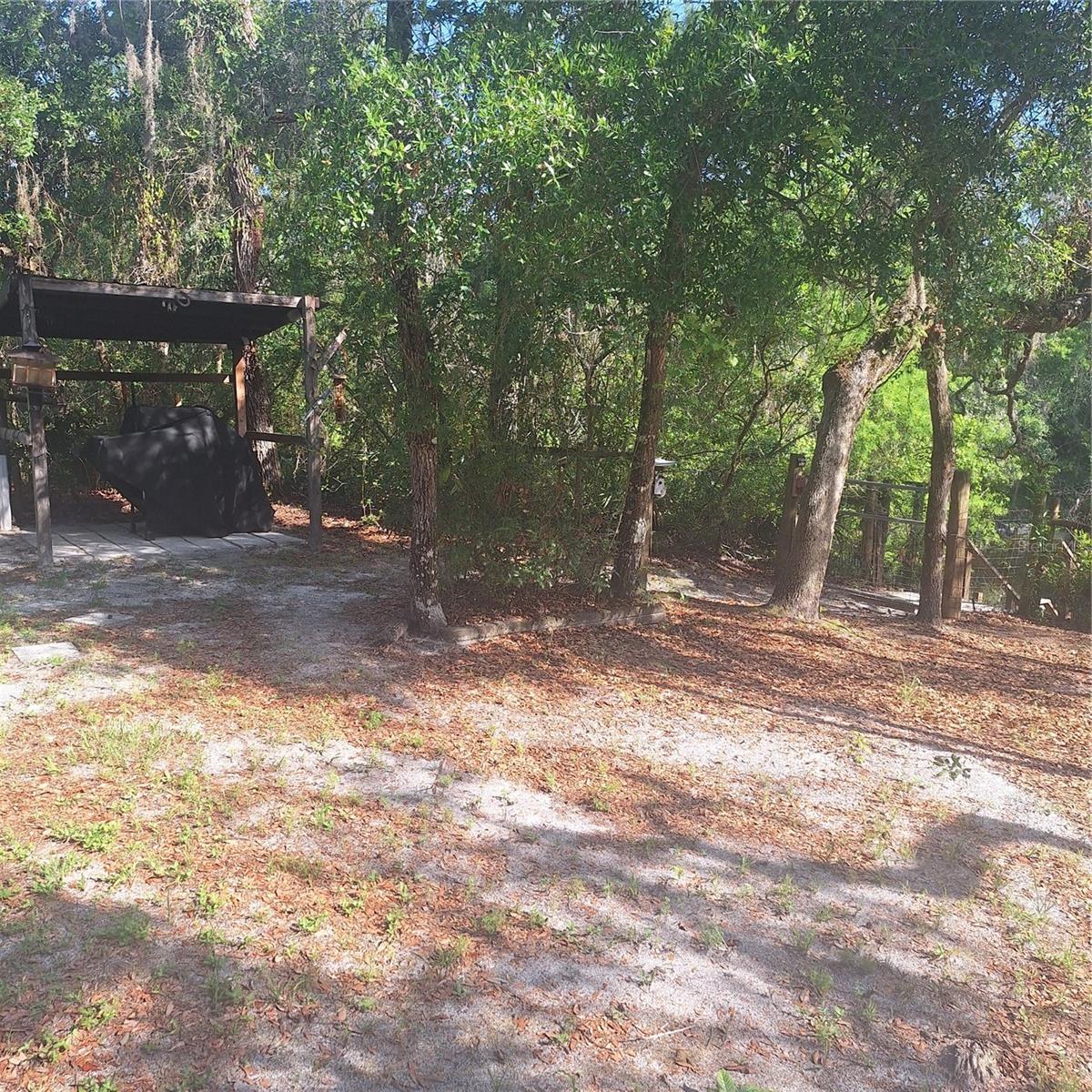 Listing photo id 32 for 5148 Cyril Drive