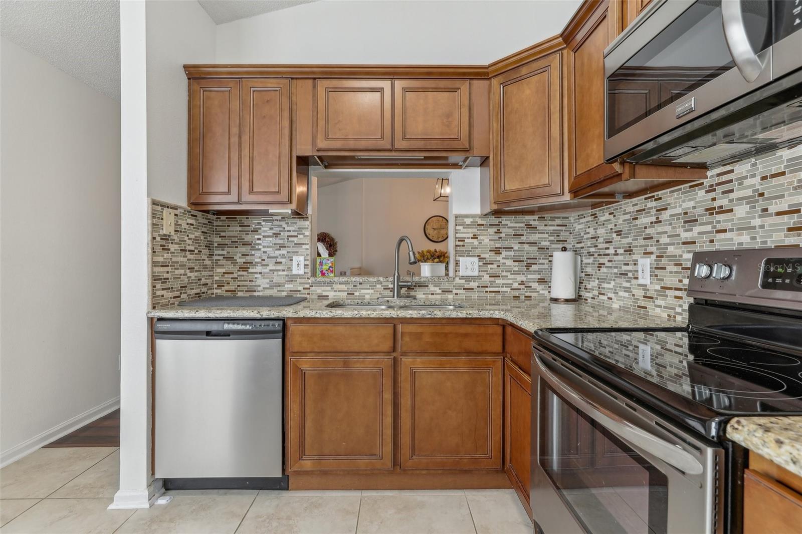 Image 12 of 40 For 6057 Lake Pointe Drive 408