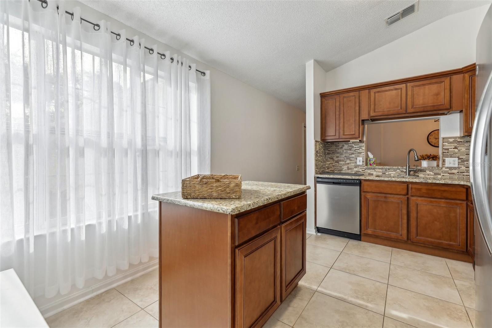 Image 13 of 40 For 6057 Lake Pointe Drive 408