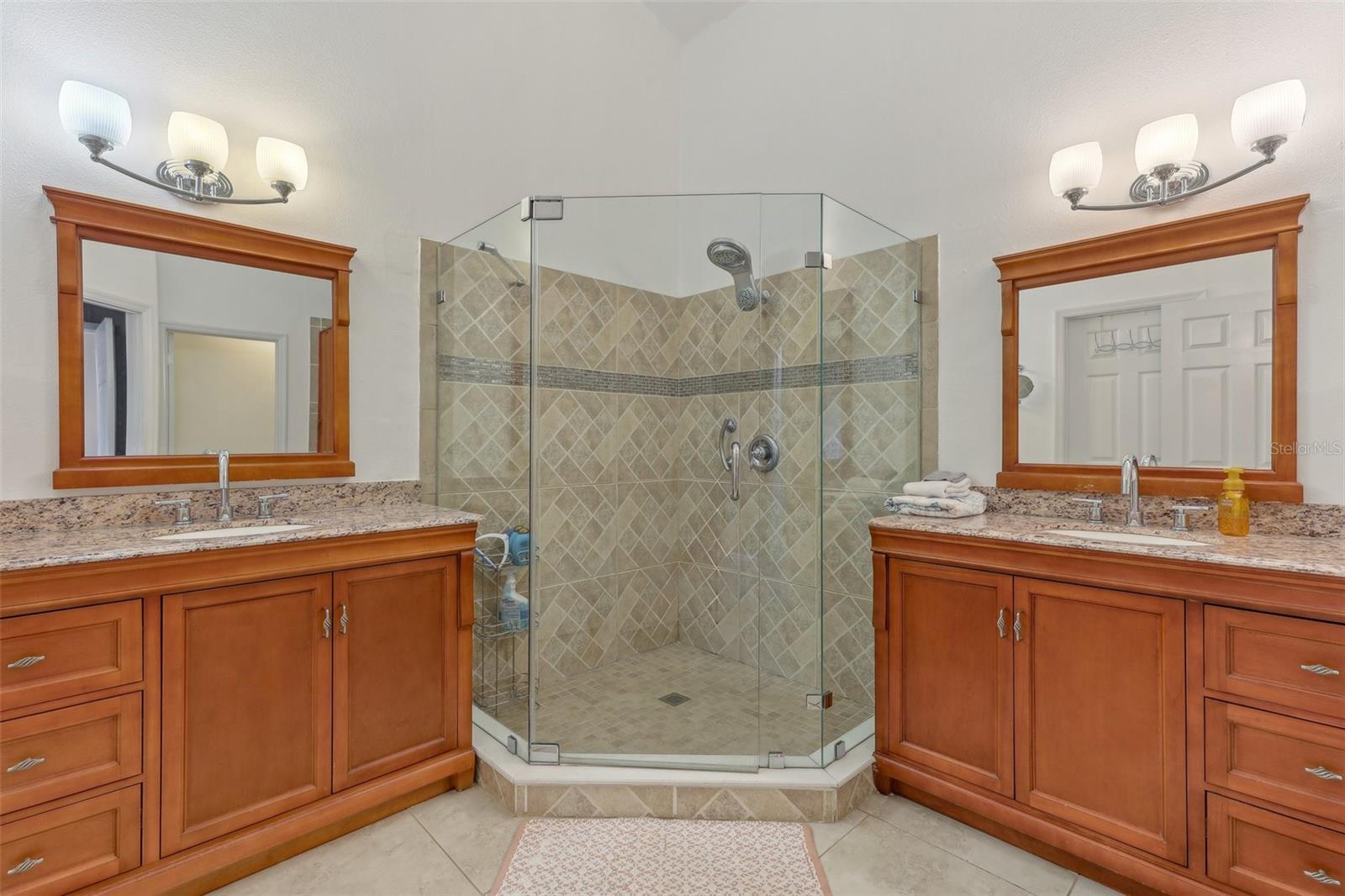 Image 18 of 40 For 6057 Lake Pointe Drive 408