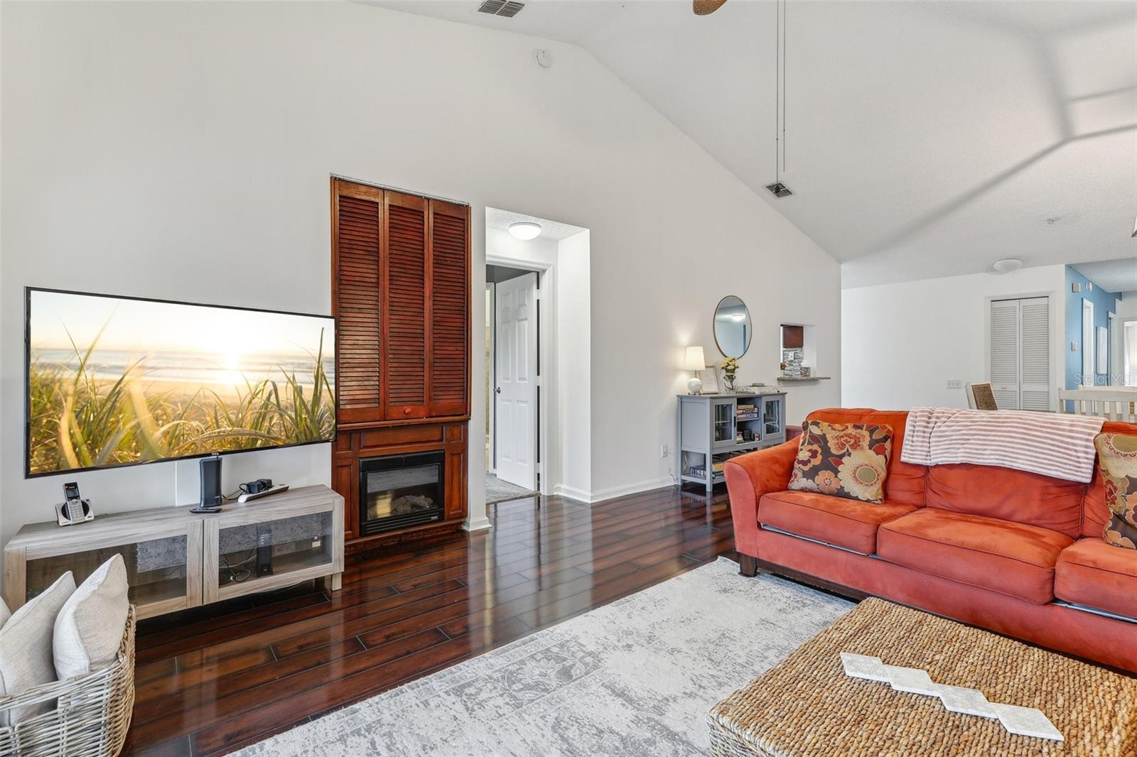 Image 5 of 40 For 6057 Lake Pointe Drive 408