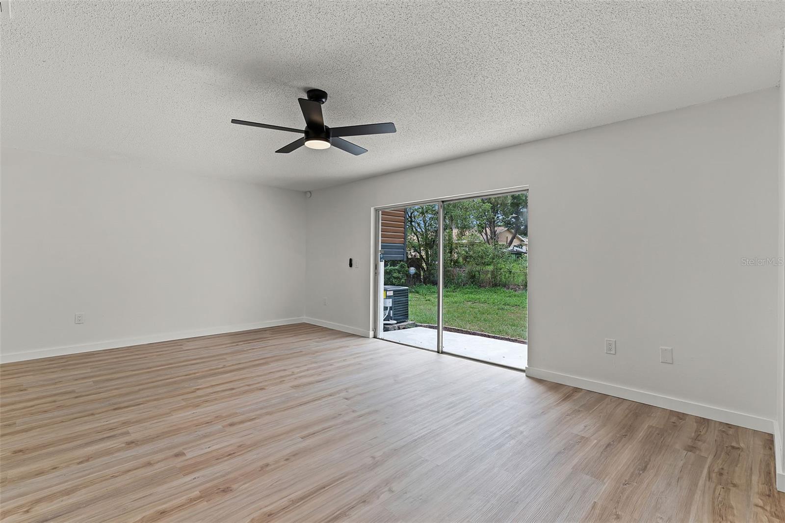 Image 14 of 51 For 7085 Willowwood Street