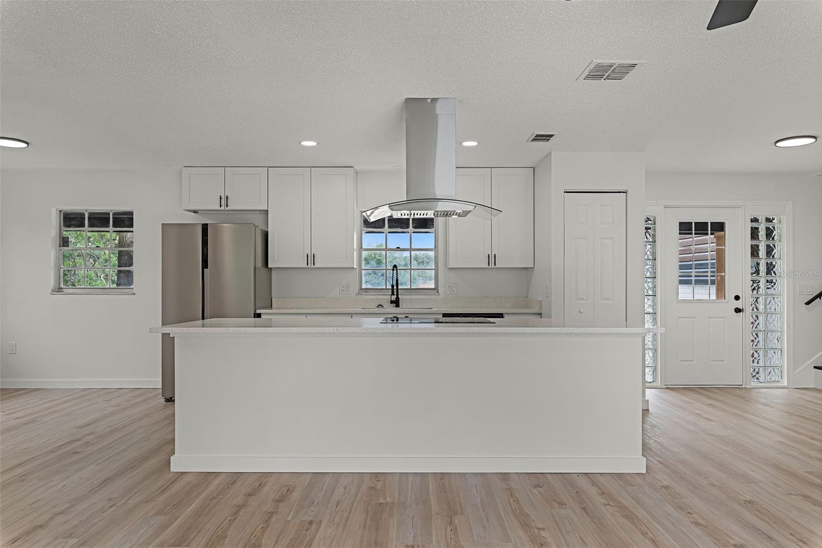 Image 17 of 51 For 7085 Willowwood Street
