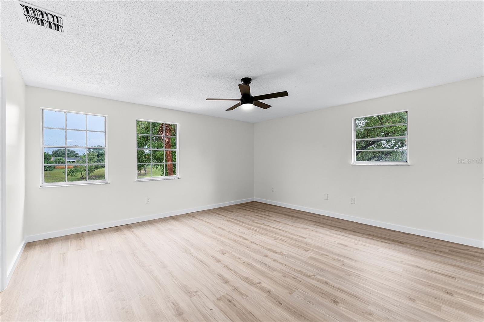Image 25 of 51 For 7085 Willowwood Street