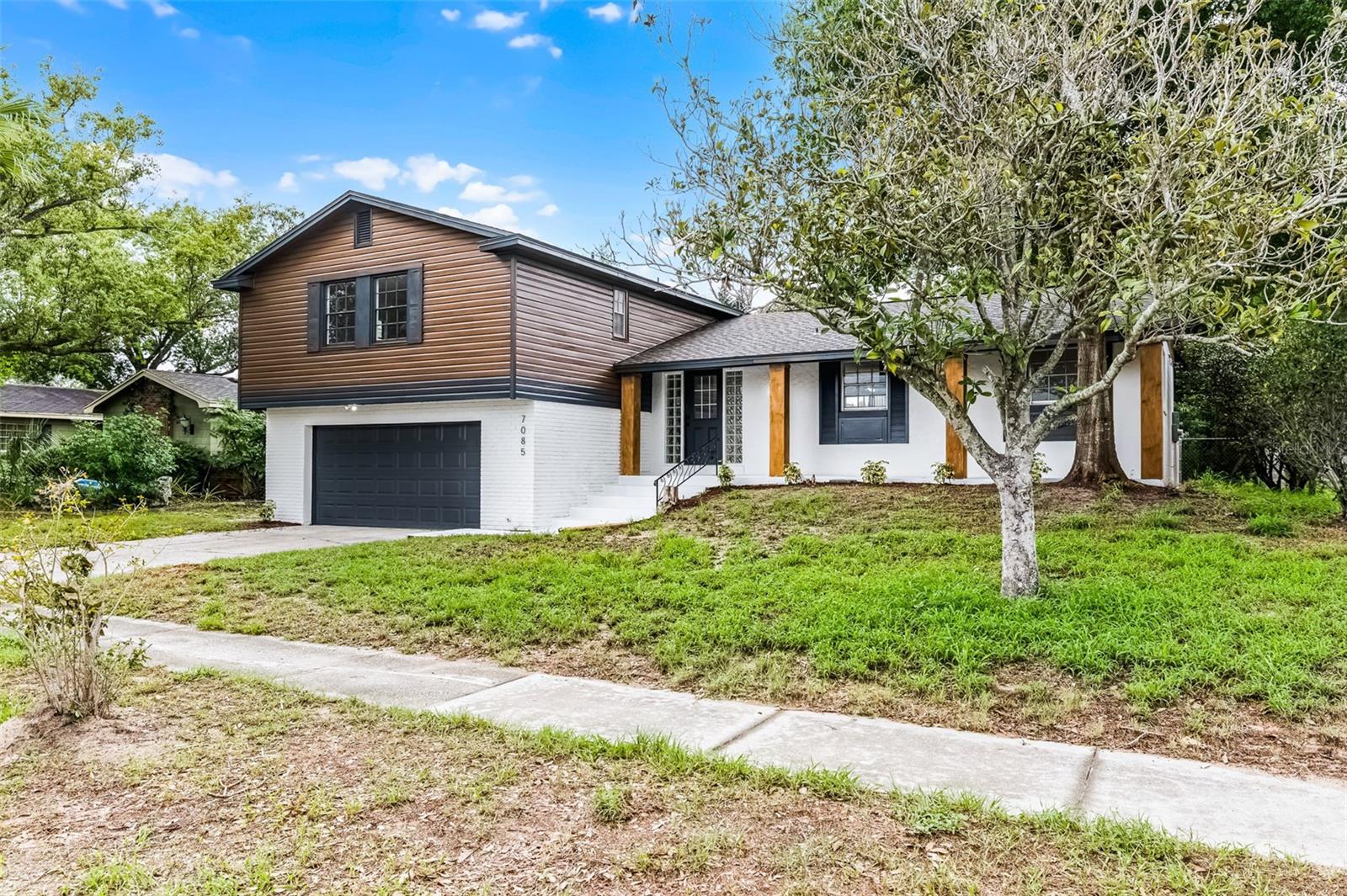 Image 3 of 51 For 7085 Willowwood Street