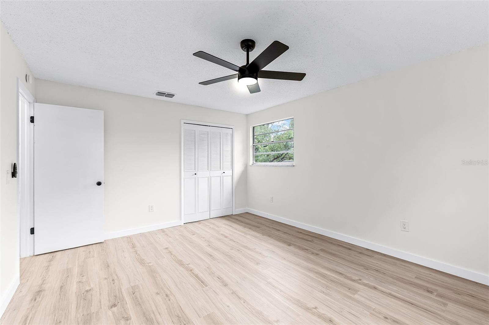 Image 34 of 51 For 7085 Willowwood Street