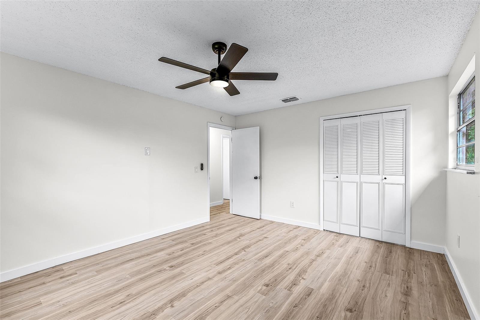 Image 35 of 51 For 7085 Willowwood Street