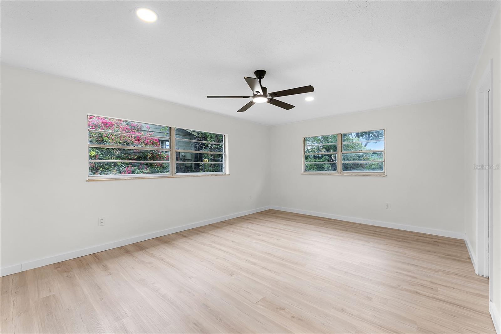 Image 39 of 51 For 7085 Willowwood Street