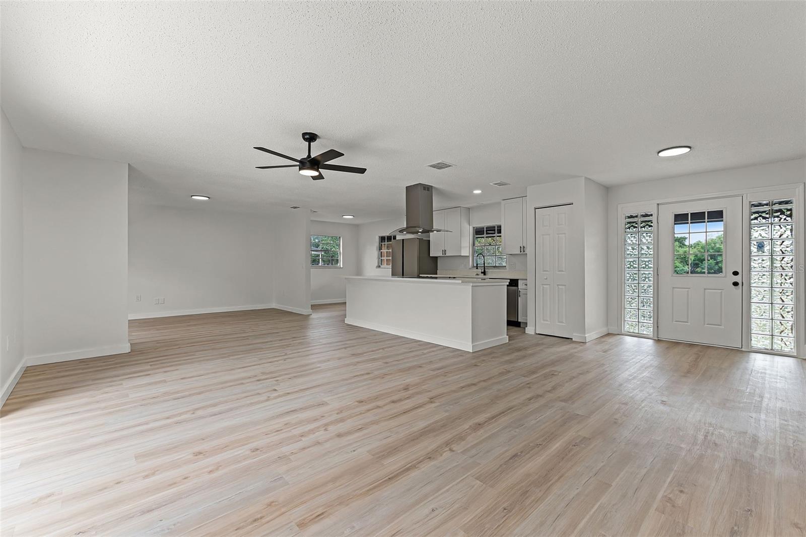 Image 8 of 51 For 7085 Willowwood Street