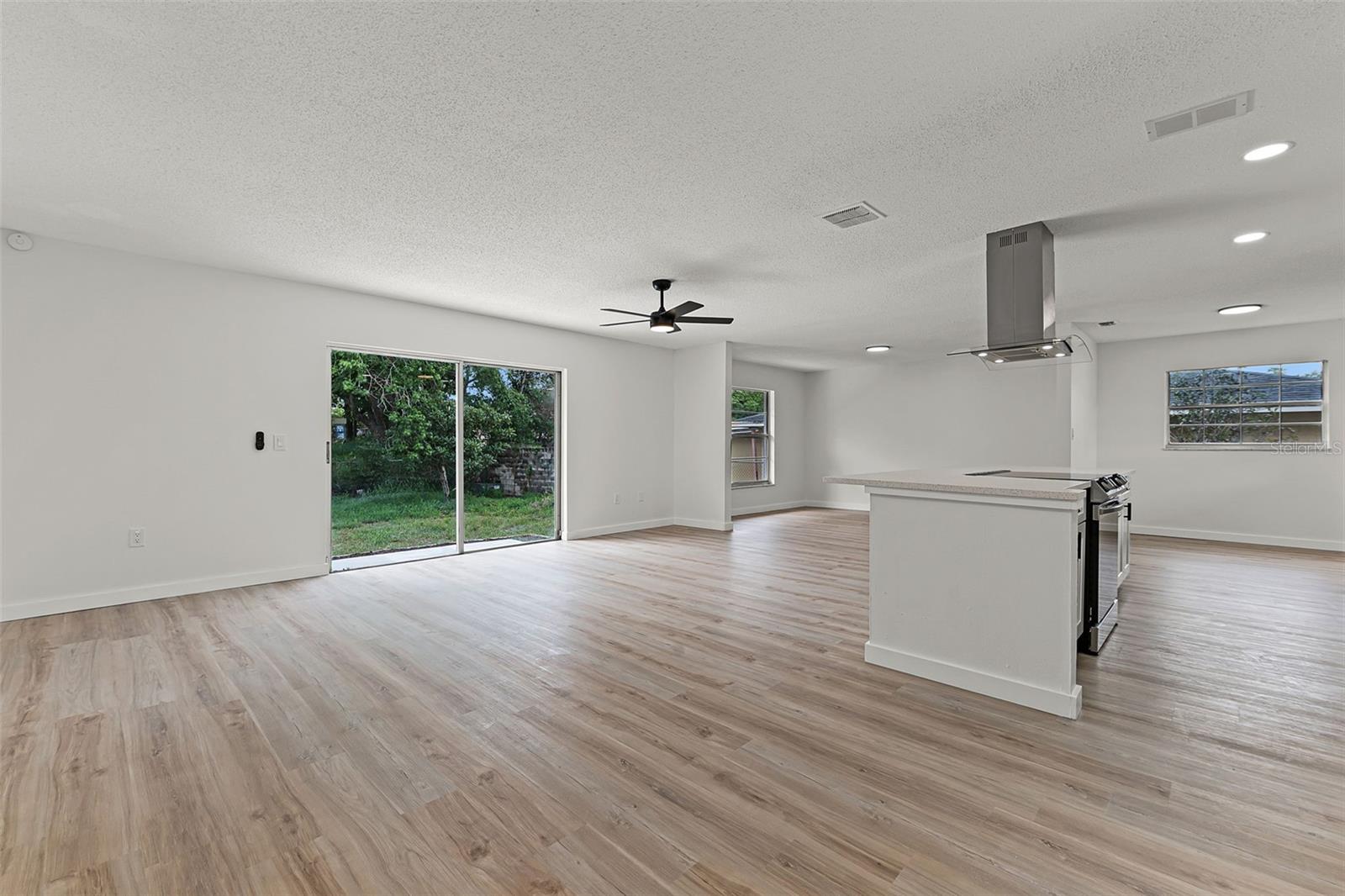 Image 9 of 51 For 7085 Willowwood Street