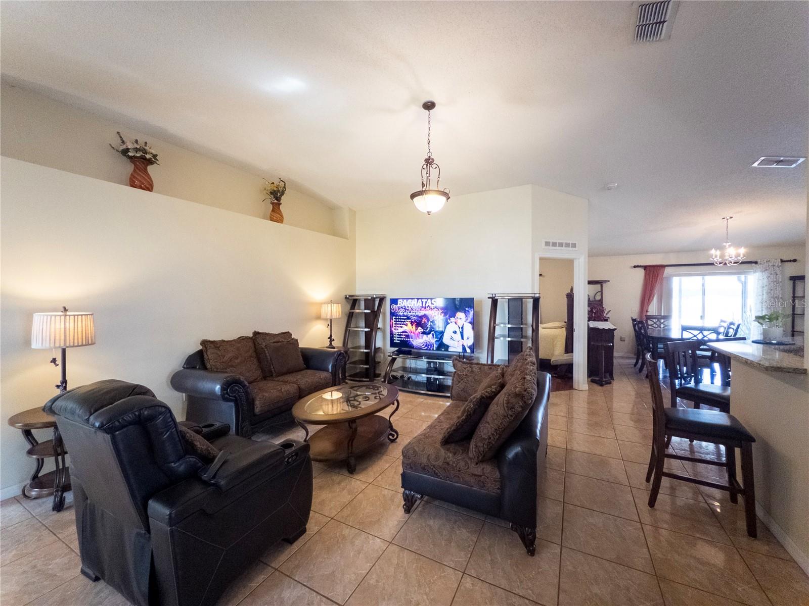 Image 3 of 11 For 212 Ashford Drive