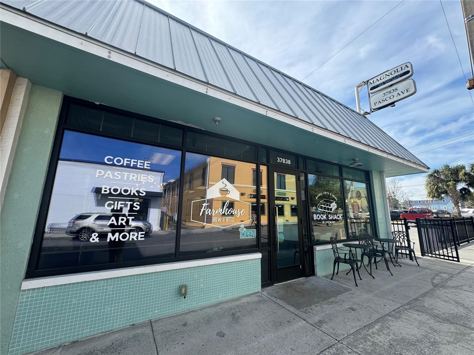 Image 6 of 9 For 14684 Italy Avenue