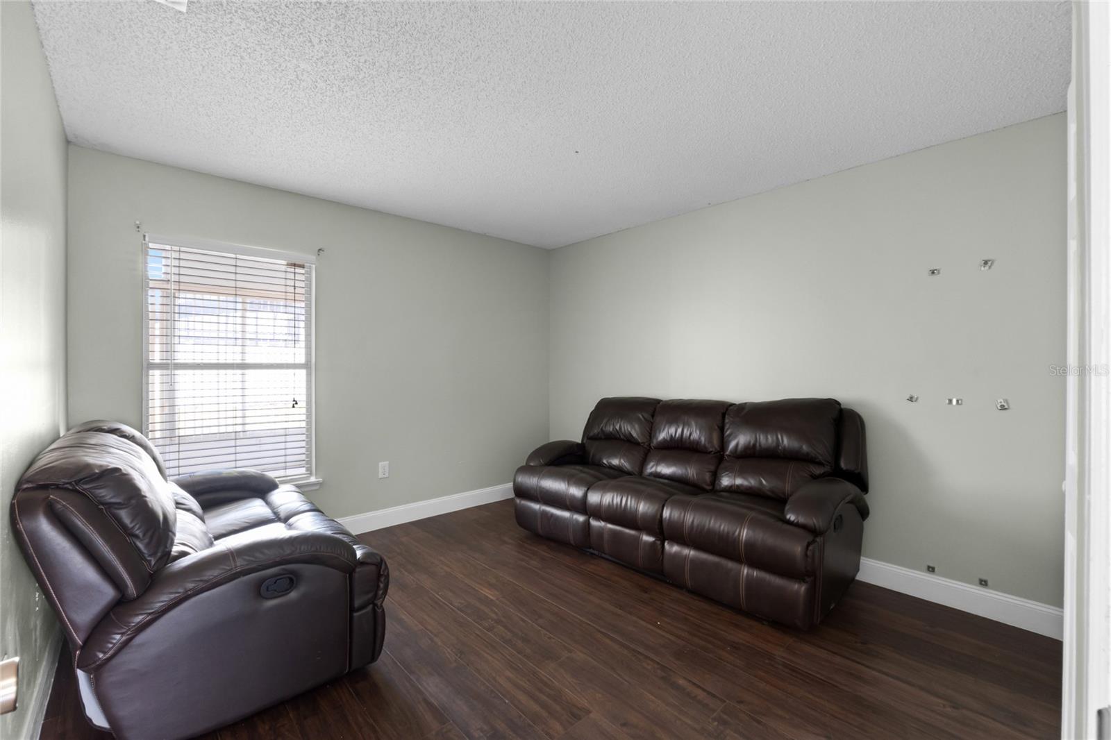 Image 22 of 41 For 117 Clowson Court