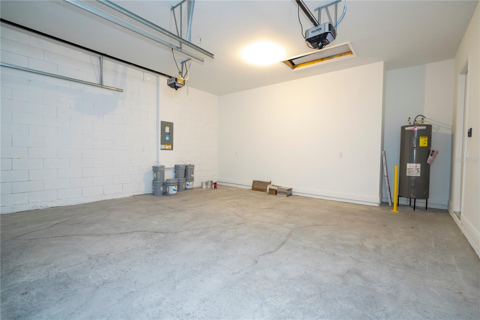 Image 18 of 75 For 16103 Silver Brook Way