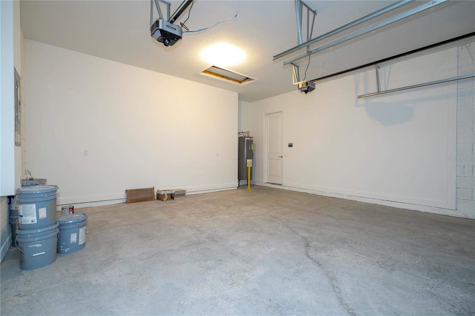 Image 19 of 75 For 16103 Silver Brook Way