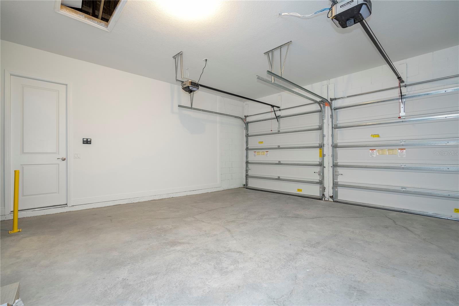 Image 20 of 75 For 16103 Silver Brook Way