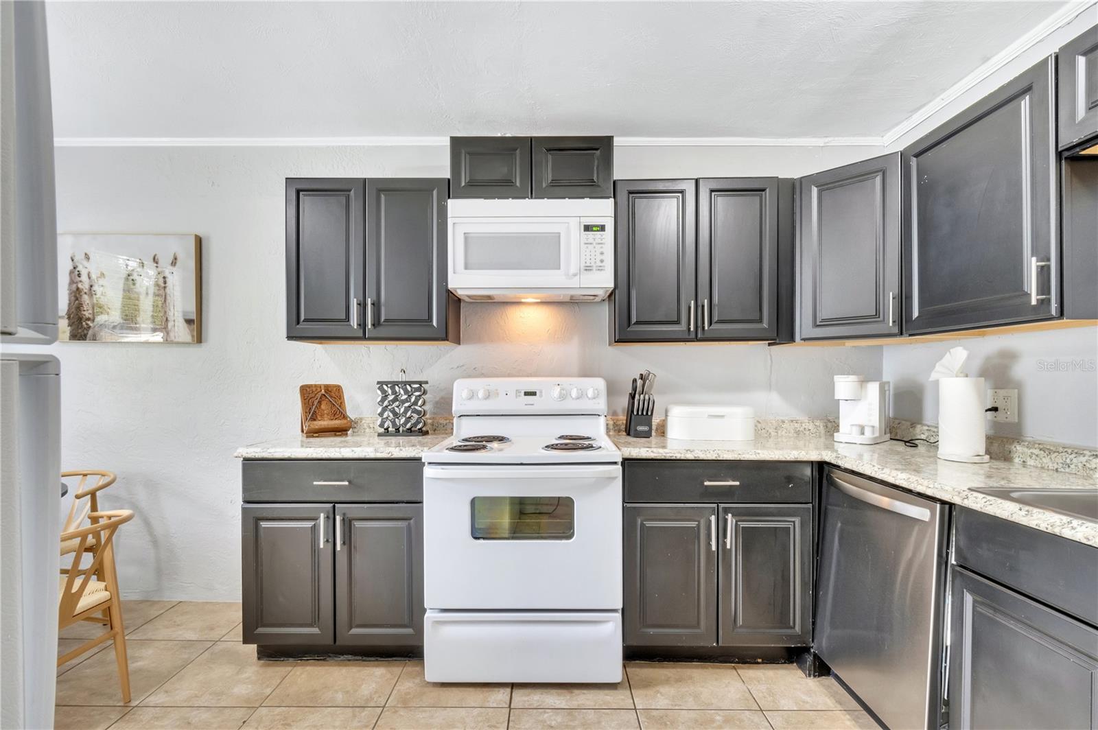 Image 11 of 57 For 415 Hyer Avenue