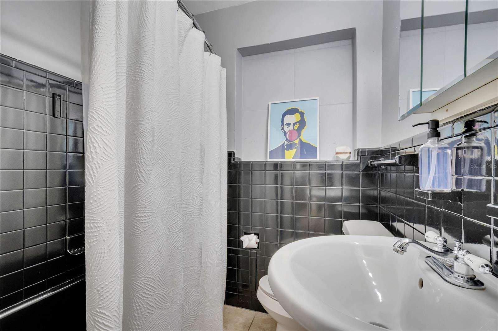 Image 20 of 57 For 415 Hyer Avenue