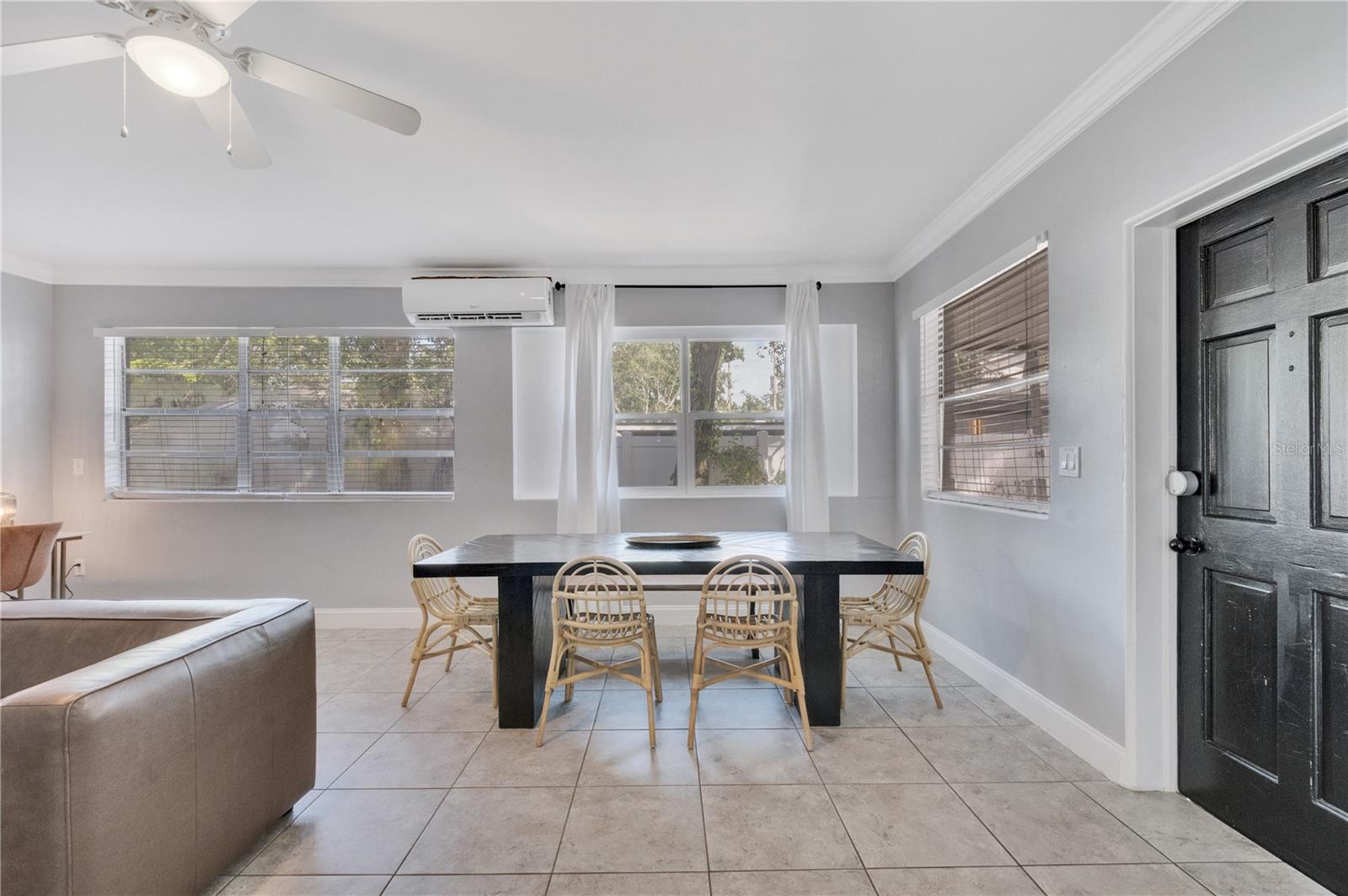 Image 33 of 57 For 415 Hyer Avenue