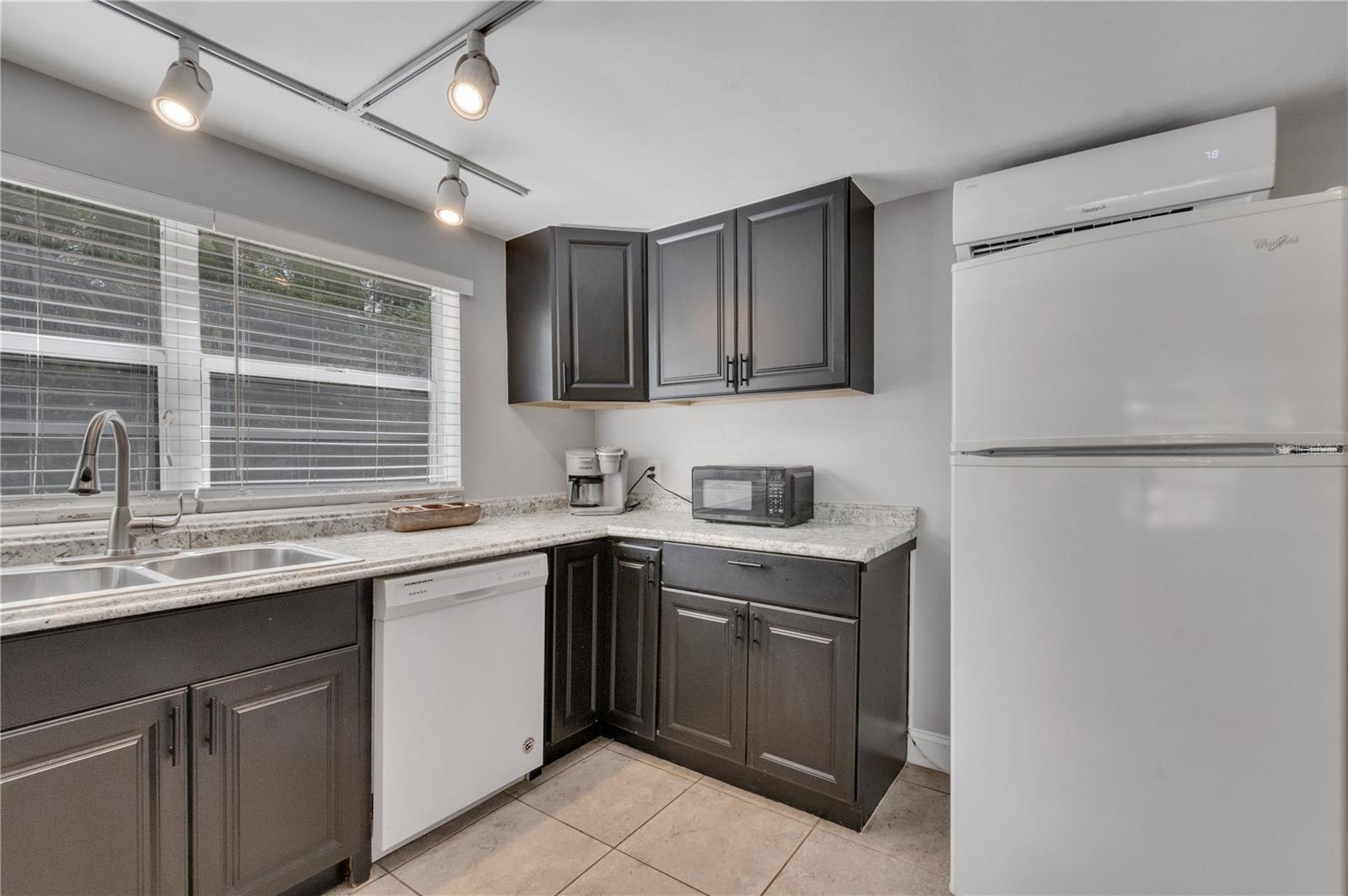Image 37 of 57 For 415 Hyer Avenue