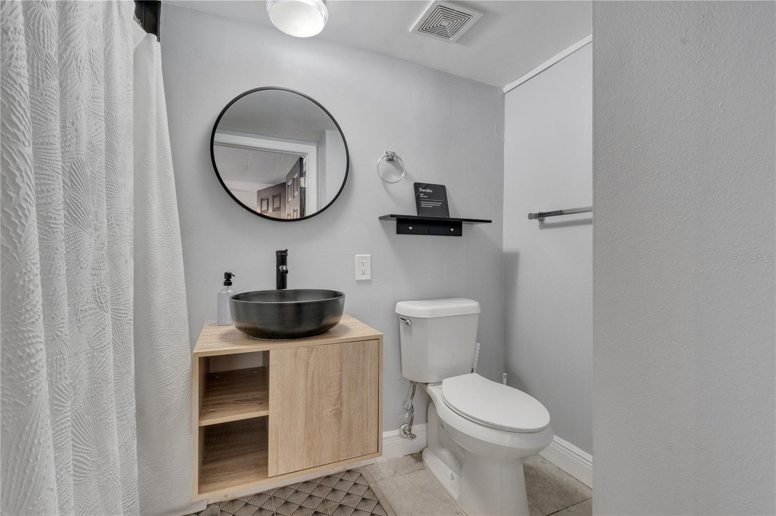 Image 39 of 57 For 415 Hyer Avenue