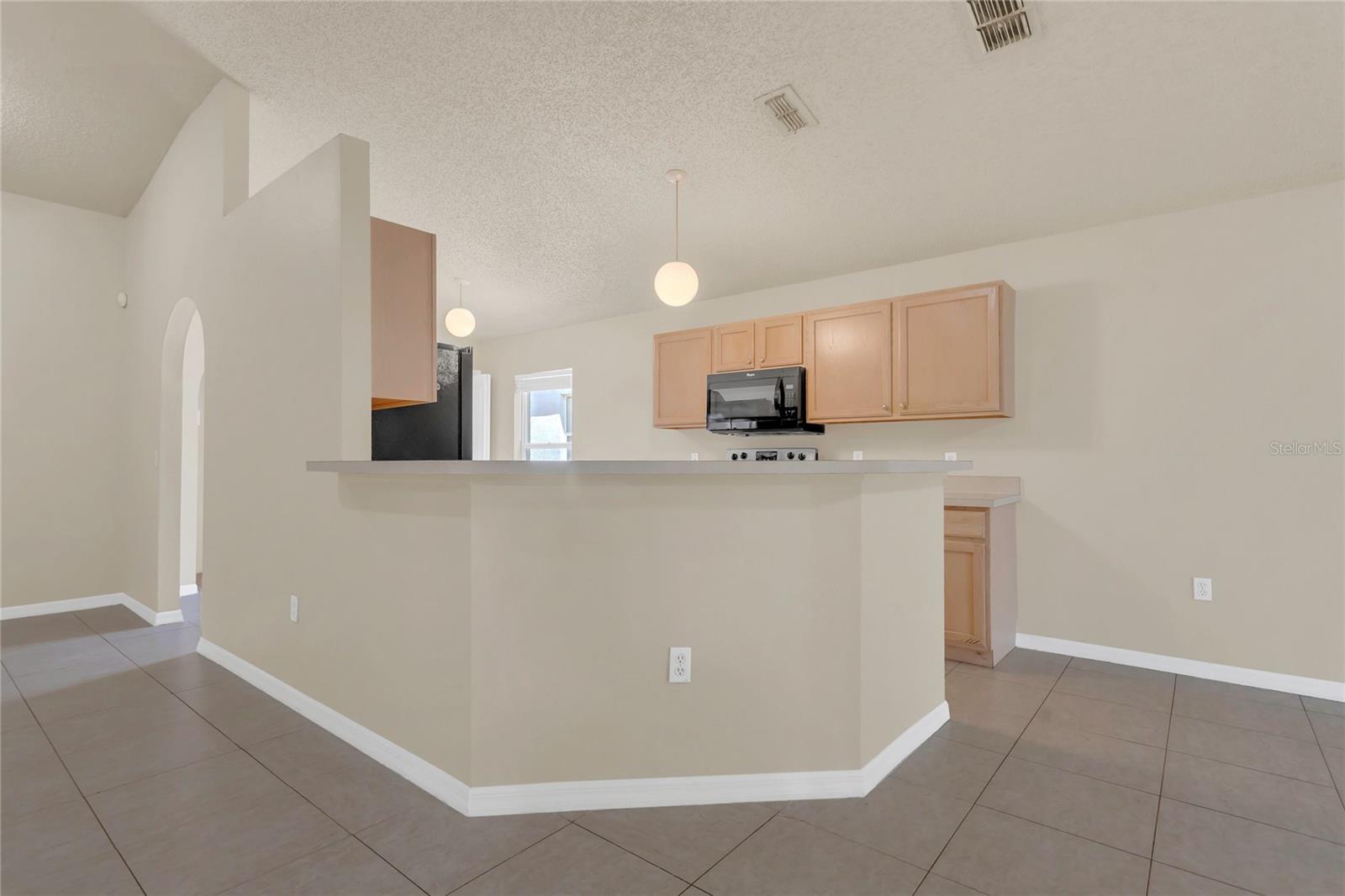 Listing photo id 10 for 806 Rocky Mountain Court