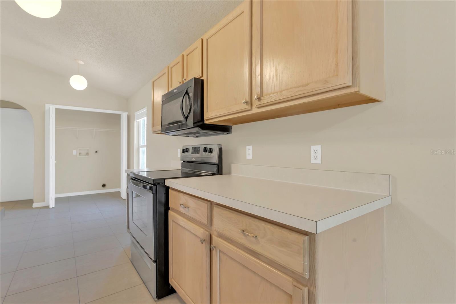 Listing photo id 11 for 806 Rocky Mountain Court