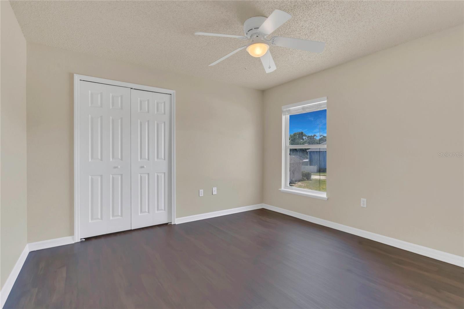 Listing photo id 12 for 806 Rocky Mountain Court